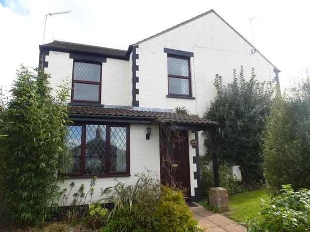 Image of 3 bedroom End of Terrace for sale in The Avenue Lowestoft NR33 at The Avenue  Lowestoft, NR33 7LW