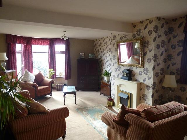  Image of 3 bedroom End of Terrace for sale in The Avenue Lowestoft NR33 at The Avenue  Lowestoft, NR33 7LW