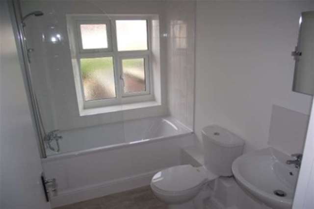  Image of 1 bedroom Flat to rent in Oxlow Lane Dagenham RM10 at Dagenham, RM10 7YA
