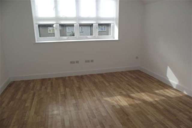  Image of 1 bedroom Flat to rent in Oxlow Lane Dagenham RM10 at Dagenham, RM10 7YA