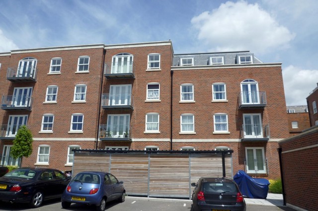  Image of 2 bedroom Flat to rent in Salt Meat Lane Gosport PO12 at Salt Meat Lane  Gosport, PO12 1GH