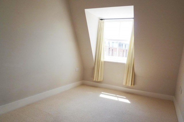  Image of 2 bedroom Flat to rent in Salt Meat Lane Gosport PO12 at Salt Meat Lane  Gosport, PO12 1GH