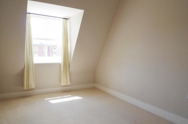  Image of 2 bedroom Flat to rent in Salt Meat Lane Gosport PO12 at Salt Meat Lane  Gosport, PO12 1GH