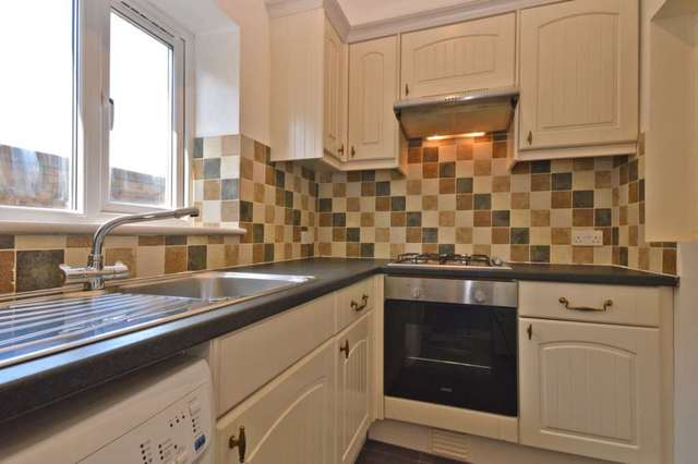  Image of 3 bedroom Flat to rent in Tooting High Street London SW17 at Tooting High Street Tooting London, SW17 0RG