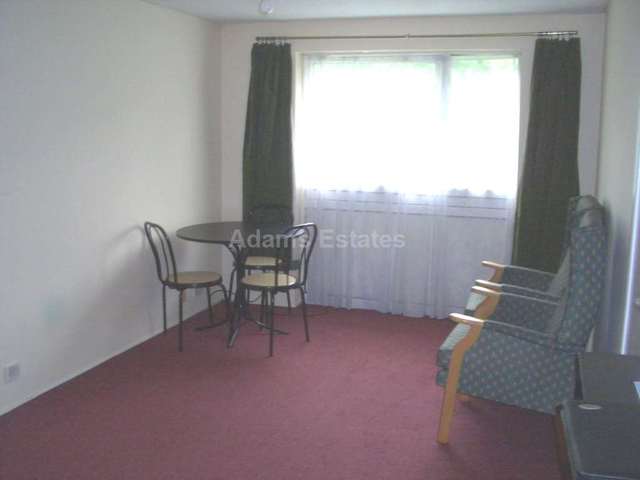  Image of 1 bedroom Flat to rent in Southcote Road Reading RG30 at Trafalgar Court Southcote Road Reading, RG30 2EN
