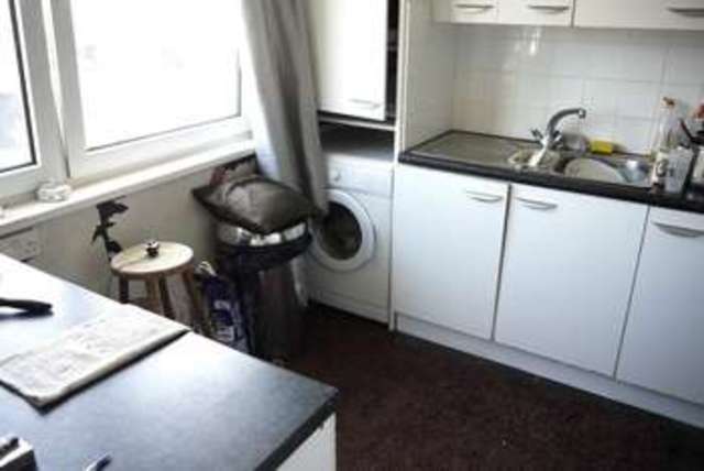  Image of 1 bedroom Flat for sale in Warburton Road Southampton SO19 at Warburton Road  Southampton, SO19 6HG
