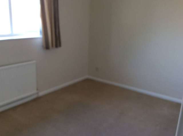  Image of 2 bedroom Terraced house to rent in Warley Rise Tilehurst Reading RG31 at Warley Rise Tilehurst Reading, RG31 6FR