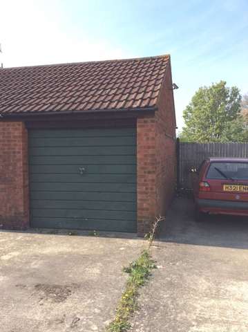  Image of 2 bedroom Terraced house to rent in Warley Rise Tilehurst Reading RG31 at Warley Rise Tilehurst Reading, RG31 6FR