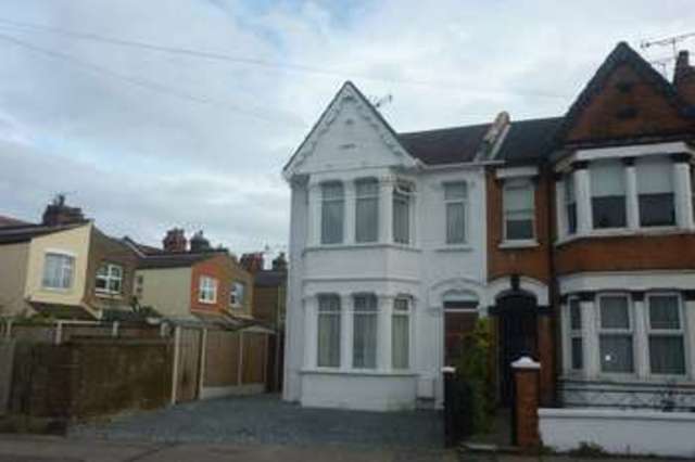  Image of 4 bedroom Terraced house to rent in West Road Westcliff-on-Sea SS0 at West Road  Westcliff-On-Sea, SS0 9DB