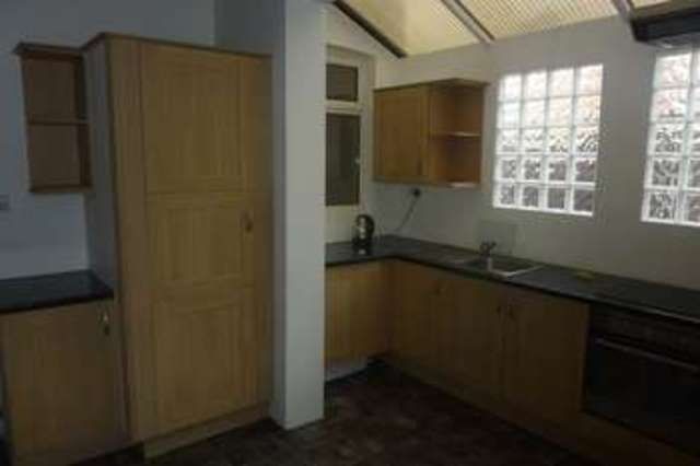  Image of 4 bedroom Terraced house to rent in West Road Westcliff-on-Sea SS0 at West Road  Westcliff-On-Sea, SS0 9DB