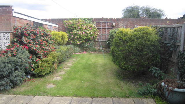  Image of 2 bedroom Bungalow for sale in Westacott Hayes UB4 at Middlesex  Hayes, UB4 8AH
