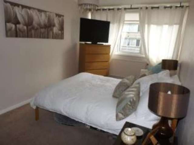  Image of 2 bedroom Maisonette for sale in Baddow Close Woodford Green IG8 at Woodford Green  Woodford, IG8 7JE