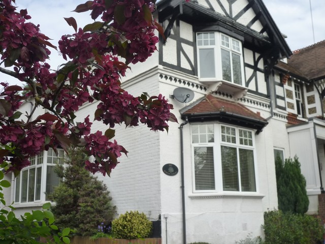  Image of 1 bedroom Flat to rent in York Road Woking GU22 at 145 York Road  Woking, GU22 7XS