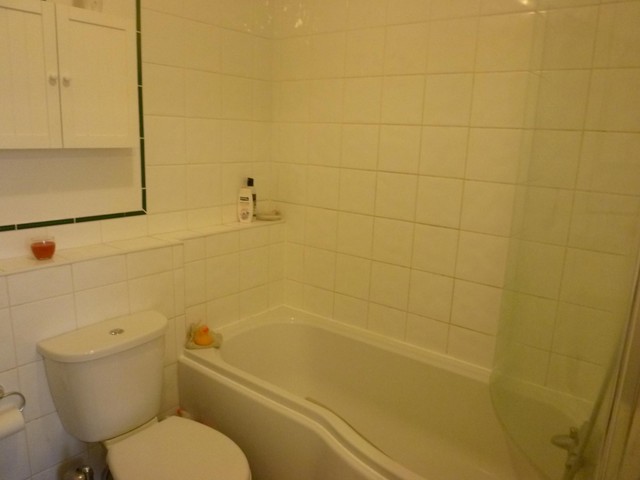 Image of 1 bedroom Flat to rent in York Road Woking GU22 at 145 York Road  Woking, GU22 7XS