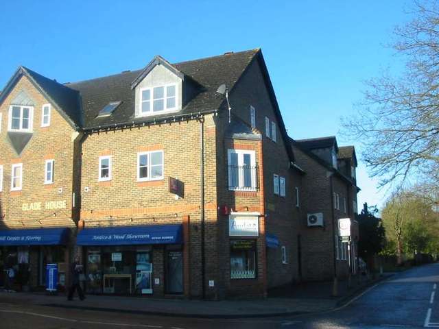  Image of 1 bedroom Flat to rent in High Street Sunninghill Ascot SL5 at High Street  Sunninghill, SL5 9PU