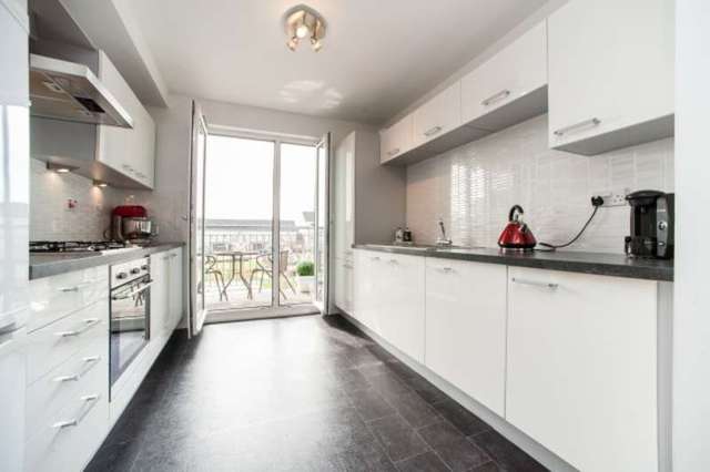  Image of 2 bedroom Flat for sale in London Road Glasgow G31 at London Road  Glasgow, G31 4QE