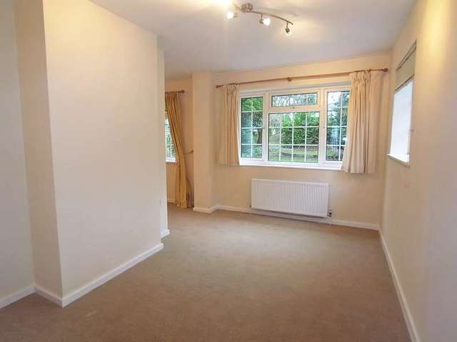  Image of 3 bedroom Detached house to rent in Oriental Road Ascot SL5 at Sunninghill, SL5 7AY