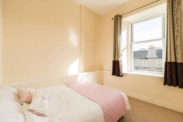  Image of 2 bedroom Flat for sale in Elm Row Edinburgh EH7 at Elm Row  Edinburgh, EH7 4AQ