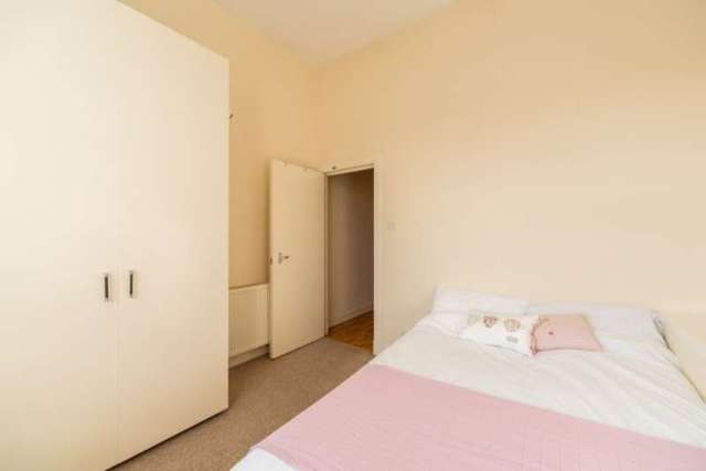  Image of 2 bedroom Flat for sale in Elm Row Edinburgh EH7 at Elm Row  Edinburgh, EH7 4AQ