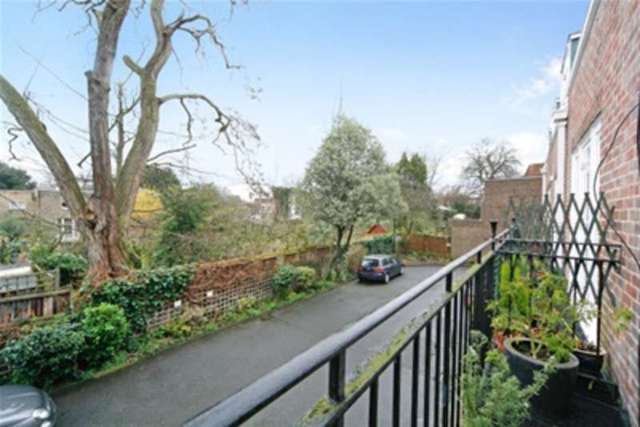  Image of 3 bedroom Detached house to rent in Abbotsbury Close London W14 at London, W14 8EQ