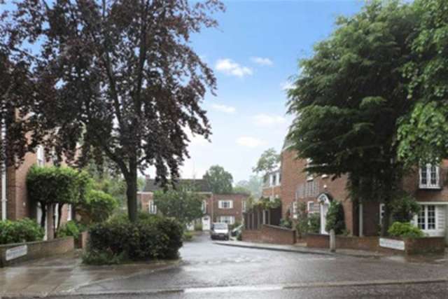  Image of 3 bedroom Detached house to rent in Abbotsbury Close London W14 at London, W14 8EQ