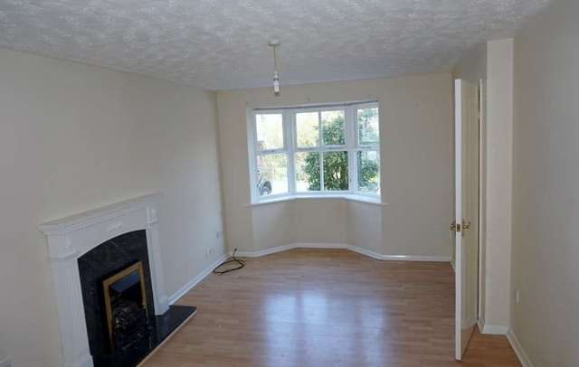  Image of 3 bedroom Semi-Detached house to rent in Acacia Close Leicester Forest East Leicester LE3 at Leicester  Leicester, LE3 3PX
