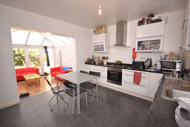  Image of 1 bedroom House Share to rent in Addington Road Reading RG1 at Addington Road Town Reading, RG1 5PZ