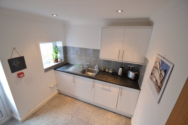  Image of 1 bedroom Flat to rent in Albany Road Roath Cardiff CF24 at Roath Cardiff Roath, CF24 3NW