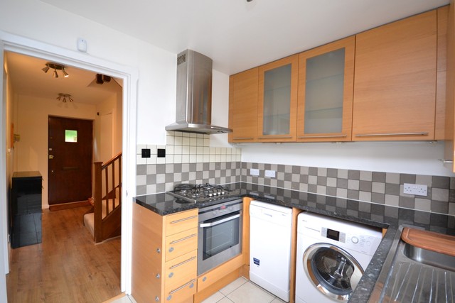  Image of 3 bedroom Property to rent in The Causeway London N2 at 12 The Causeway  East Finchley, N2 0XB