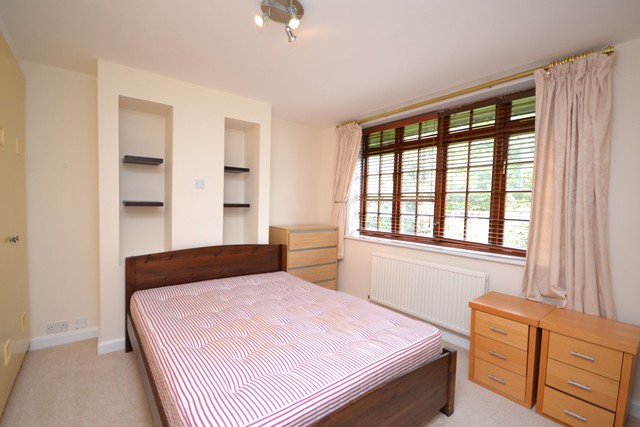  Image of 3 bedroom Property to rent in The Causeway London N2 at 12 The Causeway  East Finchley, N2 0XB