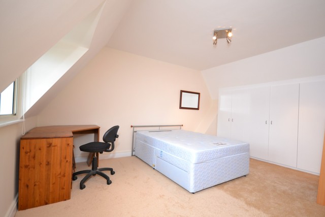  Image of 3 bedroom Property to rent in The Causeway London N2 at 12 The Causeway  East Finchley, N2 0XB