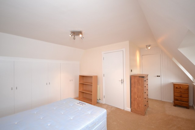  Image of 3 bedroom Property to rent in The Causeway London N2 at 12 The Causeway  East Finchley, N2 0XB