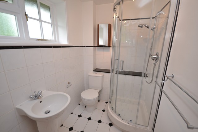  Image of 3 bedroom Property to rent in The Causeway London N2 at 12 The Causeway  East Finchley, N2 0XB