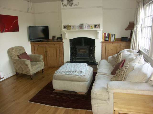  Image of 3 bedroom Cottage to rent in Malting Lane Aldbury Tring HP23 at Malting Lane Aldbury Tring, HP23 5RH