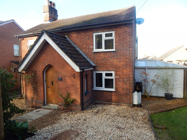  Image of 2 bedroom Cottage to rent in Aldershot Road Church Crookham Fleet GU52 at Fleet, GU52 8EH