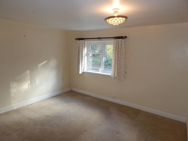 Image of 2 bedroom Cottage to rent in Aldershot Road Church Crookham Fleet GU52 at Fleet, GU52 8EH