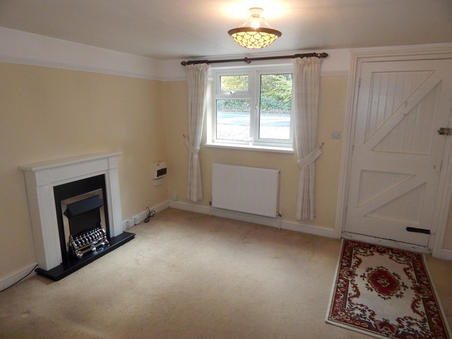  Image of 2 bedroom Cottage to rent in Aldershot Road Church Crookham Fleet GU52 at Fleet, GU52 8EH