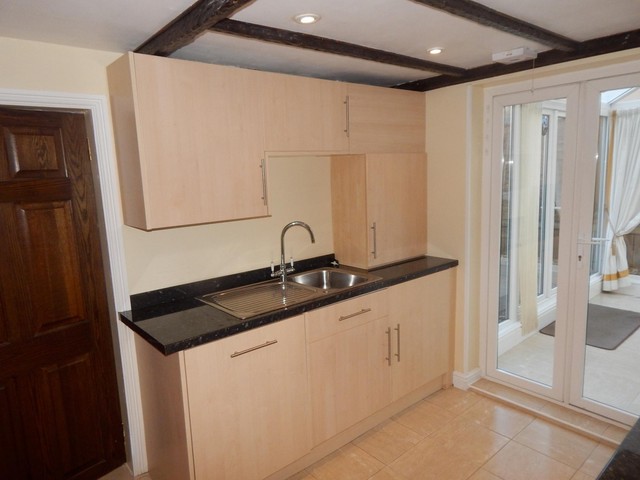  Image of 2 bedroom Cottage to rent in Aldershot Road Church Crookham Fleet GU52 at Fleet, GU52 8EH