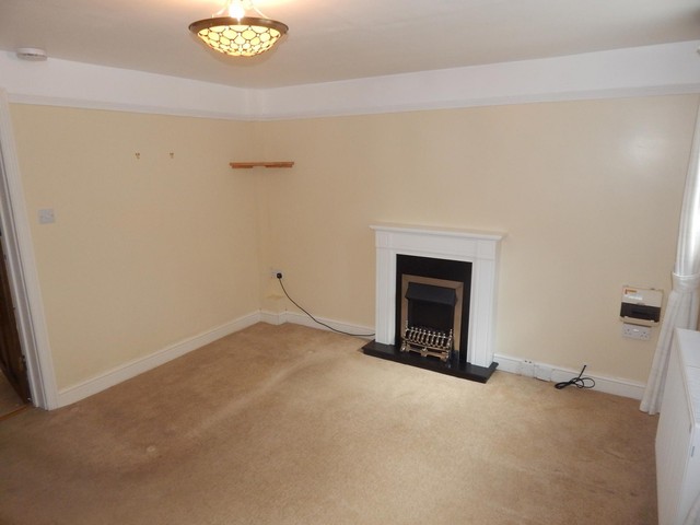  Image of 2 bedroom Cottage to rent in Aldershot Road Church Crookham Fleet GU52 at Fleet, GU52 8EH