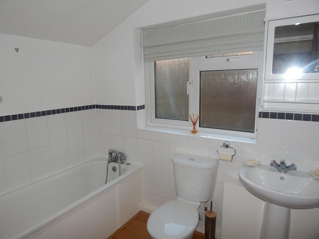 Image of 2 bedroom Cottage to rent in Aldershot Road Church Crookham Fleet GU52 at Fleet, GU52 8EH