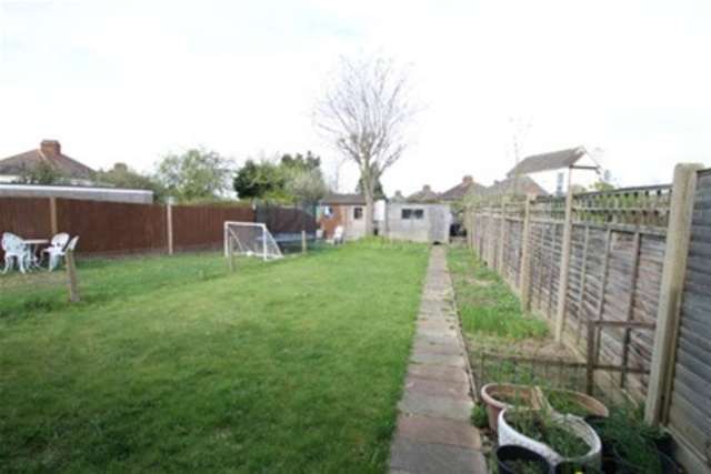  Image of 3 bedroom Detached house to rent in Ashleigh Gardens Sutton SM1 at Sutton, SM1 3EL