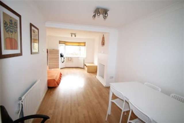  Image of 3 bedroom Detached house to rent in Ashleigh Gardens Sutton SM1 at Sutton, SM1 3EL
