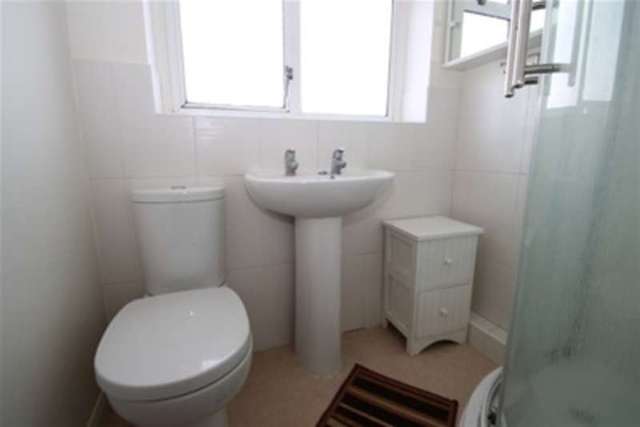  Image of 3 bedroom Detached house to rent in Ashleigh Gardens Sutton SM1 at Sutton, SM1 3EL