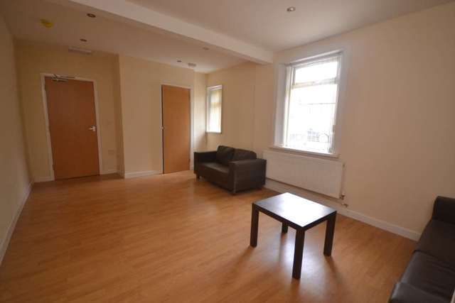  Image of 1 bedroom House Share to rent in Basingstoke Road Reading RG2 at Basingstoke Road  Reading, RG2 0EL