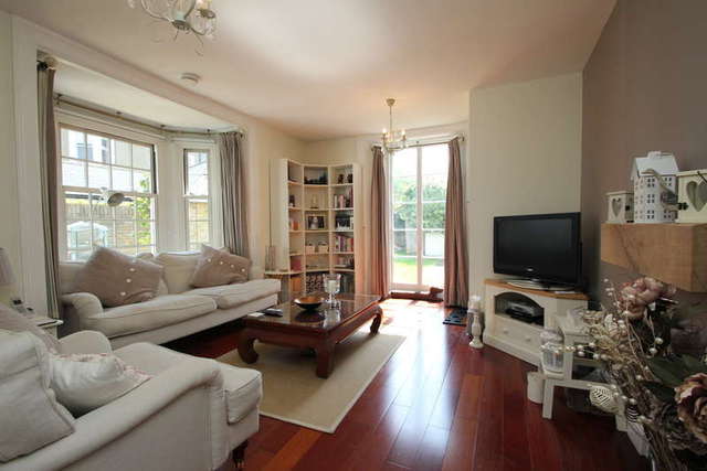  Image of 2 bedroom Flat for sale in Beaufort Road Kingston upon Thames KT1 at Kingston Upon Thames Surrey, KT1 2TH