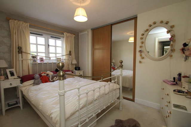  Image of 2 bedroom Flat for sale in Beaufort Road Kingston upon Thames KT1 at Kingston Upon Thames Surrey, KT1 2TH