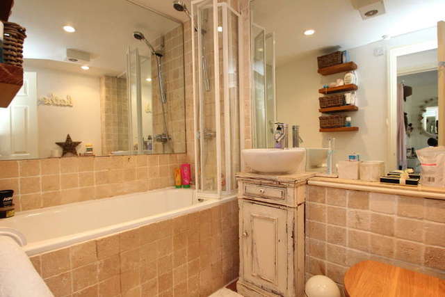  Image of 2 bedroom Flat for sale in Beaufort Road Kingston upon Thames KT1 at Kingston Upon Thames Surrey, KT1 2TH
