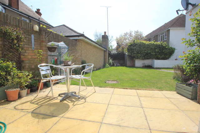  Image of 2 bedroom Flat for sale in Beaufort Road Kingston upon Thames KT1 at Kingston Upon Thames Surrey, KT1 2TH