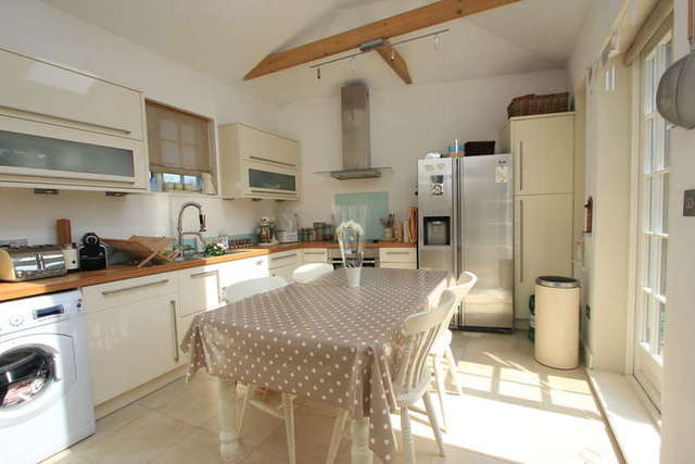  Image of 2 bedroom Flat for sale in Beaufort Road Kingston upon Thames KT1 at Kingston Upon Thames Surrey, KT1 2TH