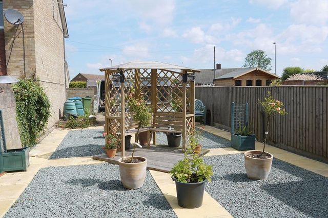  Image of 3 bedroom Detached house for sale in Bedgrove Aylesbury HP21 at Bedgrove  Aylesbury, HP21 7BE